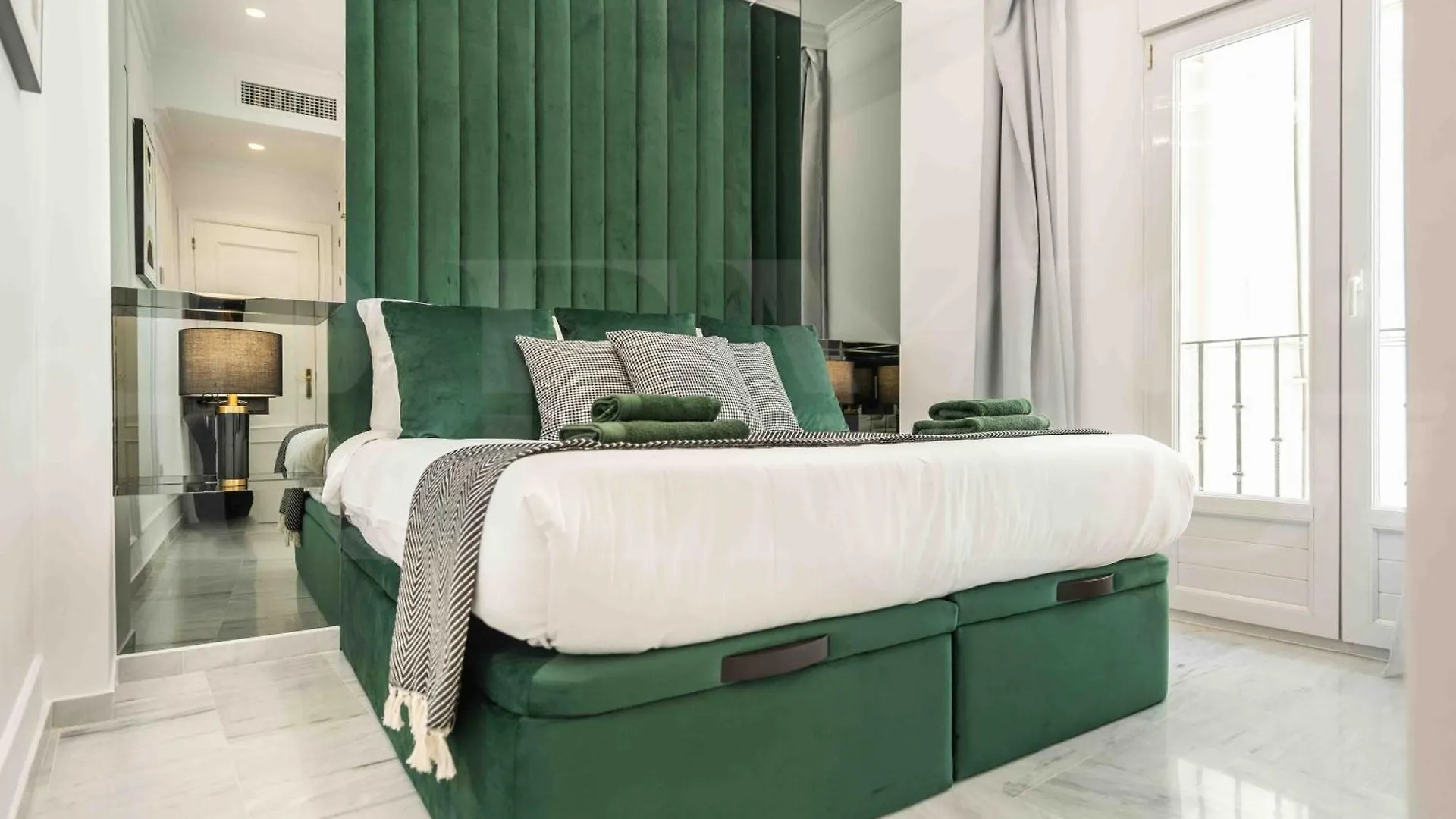 Deluxe Apartment - Historic Center By Rems Malaga
